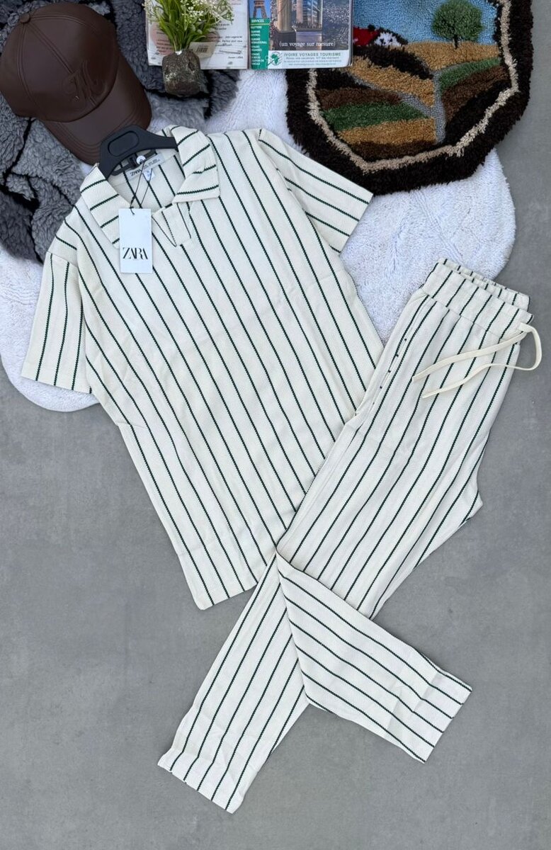 Pantalon et chemise rayés