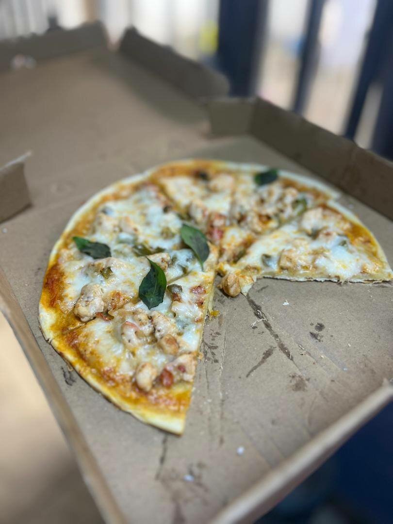 Pizza au poulet savoureuse