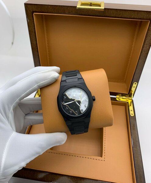 Montre élégante en acier inoxydable