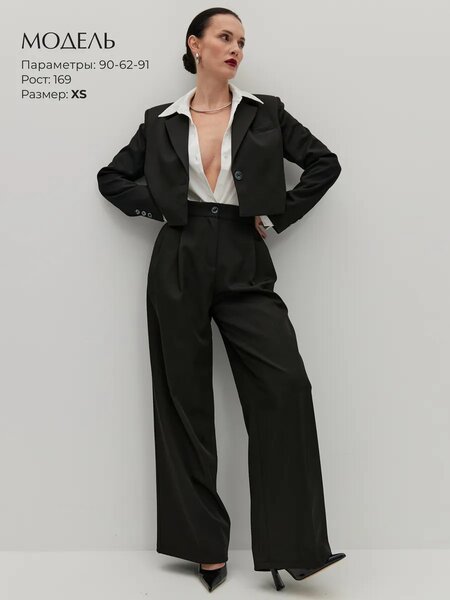 Короткий костюм