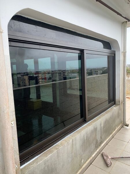 Baie vitrée coulissante moderne