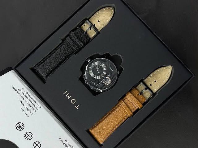 Стильные часы TOMI