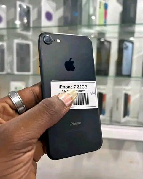 iPhone 7   32GB