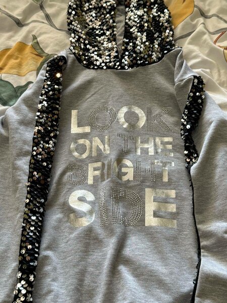 Толстовка на девочку лет 10,11