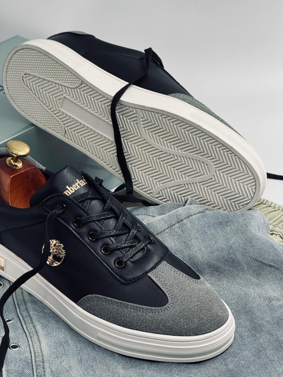 TIMBERLAND BLACK AND GREY