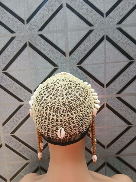 Coiffe  en perle et cauris