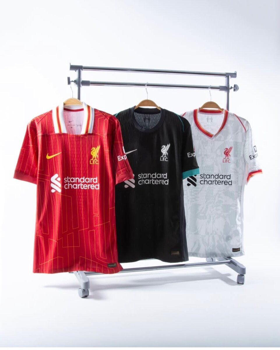 Maillot de Football Noir et Rose