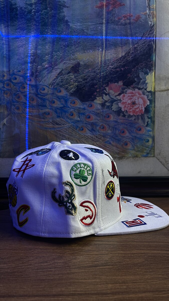 Casquette blanche NBA logos