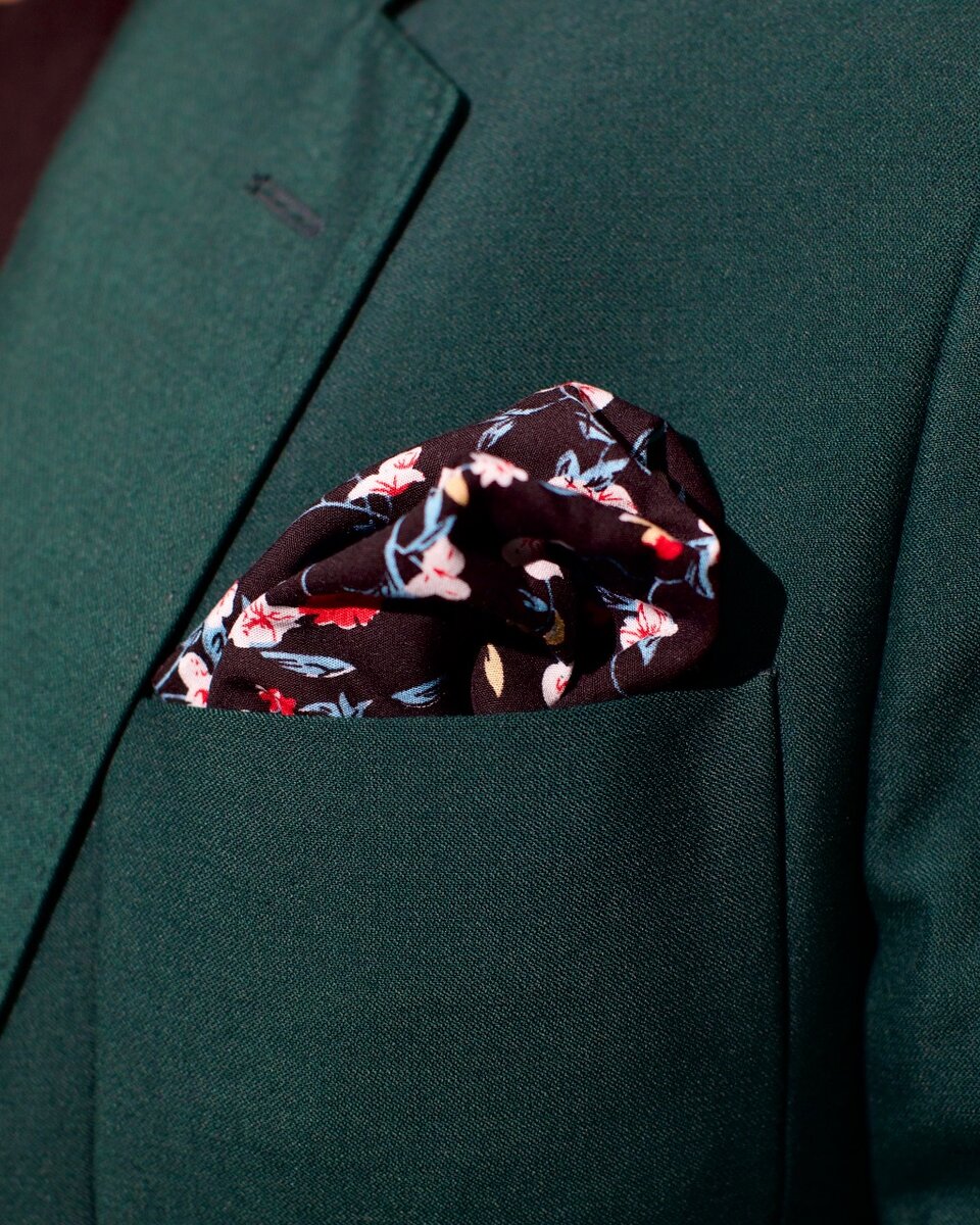 Mouchoir de poche floral élégant