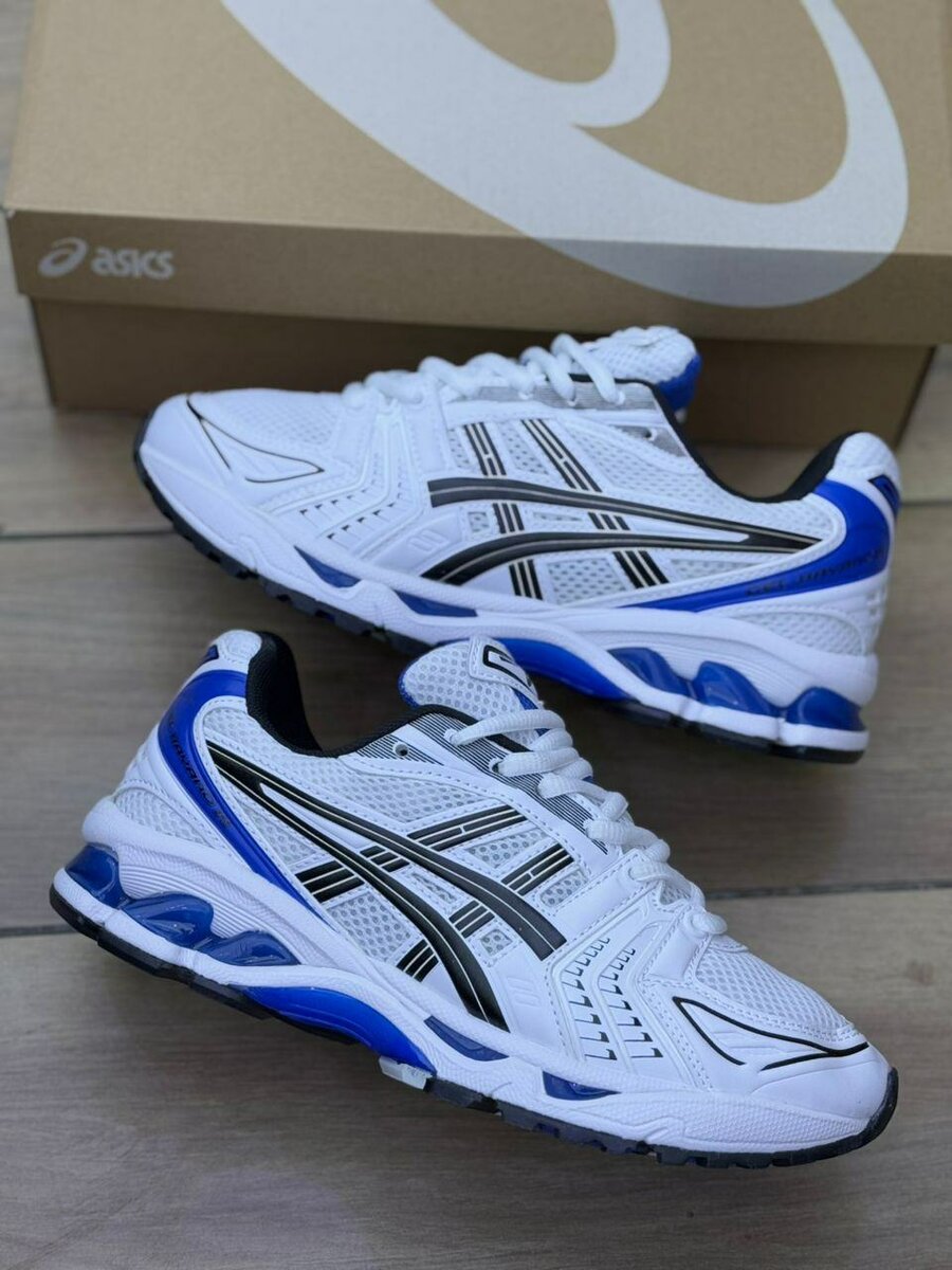 Asics Sneakers