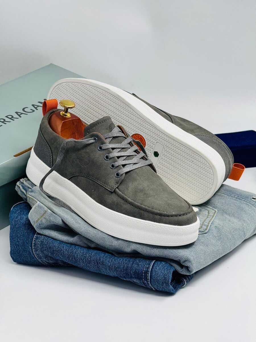 TIMBERLAND GREY AND WHITE