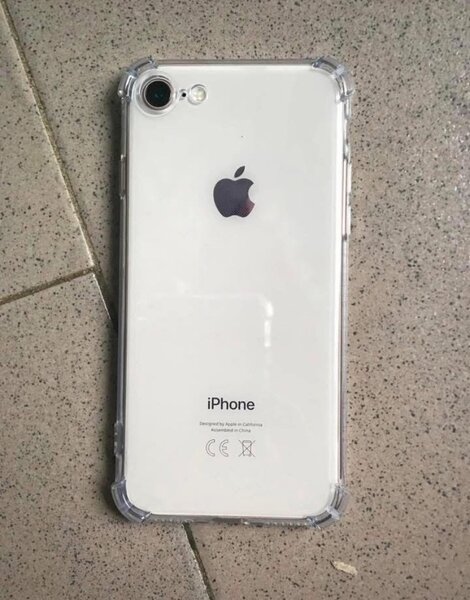 iPhone 8 simplBlanc avec Coque