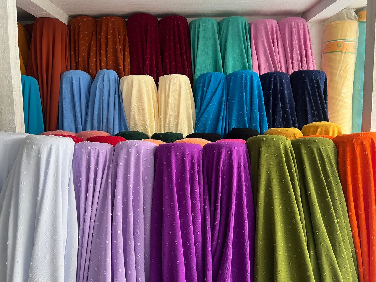 Tissu en dentelle colorée