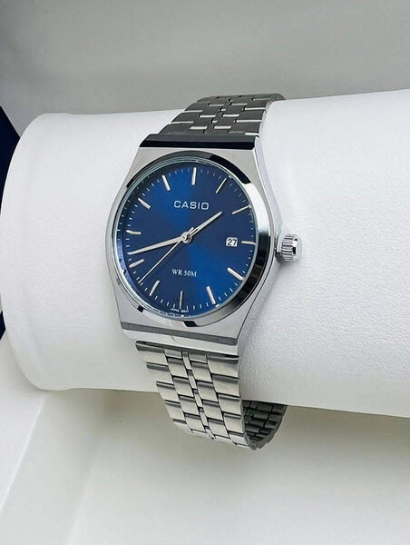 Montre Casio classique élégante