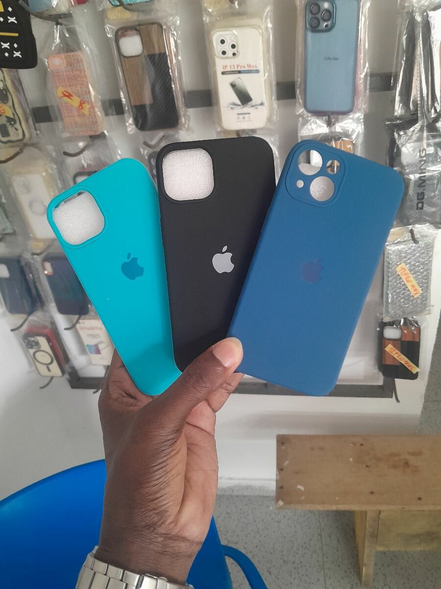 Coques Silicone iPhone 13