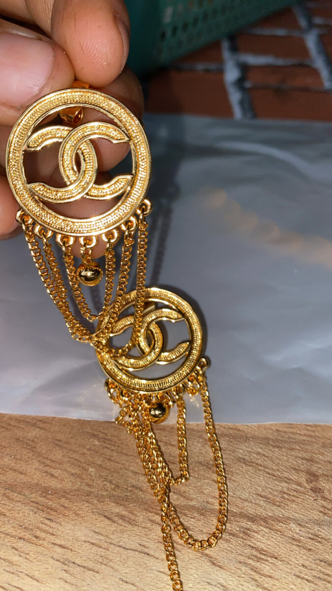 Boucles d'oreilles dorées chic