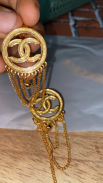 Boucles d'oreilles dorées chic