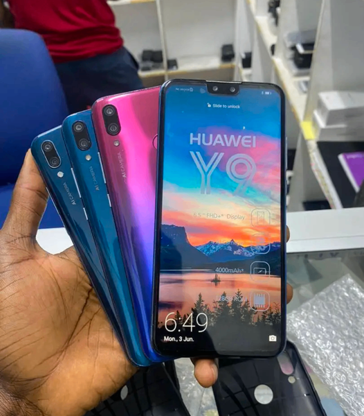 HUAWEI Y9