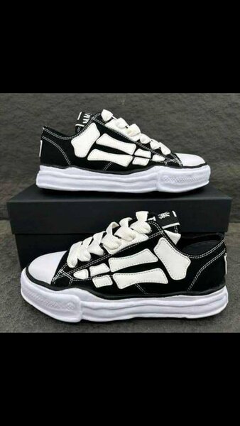 Baskets Noires et Blanches