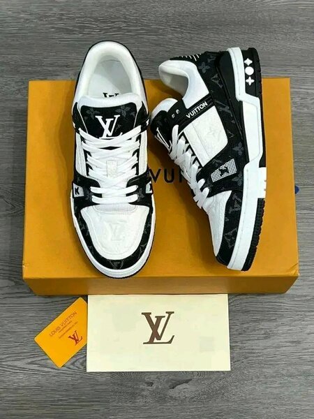 Sneakers noirs et blancs tendance