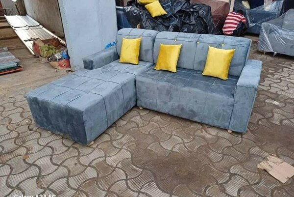 Canapé d'angle gris moderne avec appuis-tête