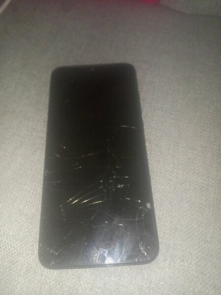 Smartphone Redmi écran fissuré