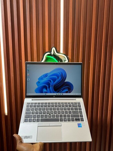 *HP ELITEBOOK 830 G7*