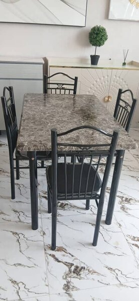 Table à manger en marbre