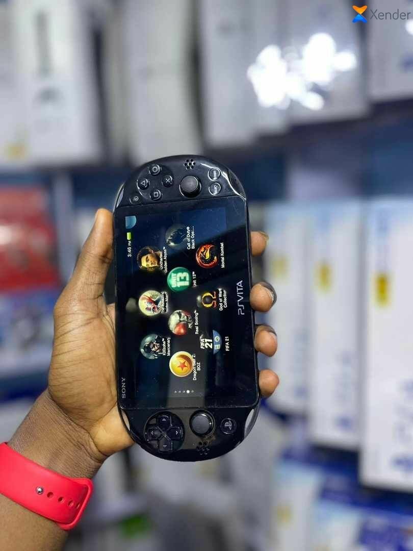 PS vita slim occasion +20 jeux installés