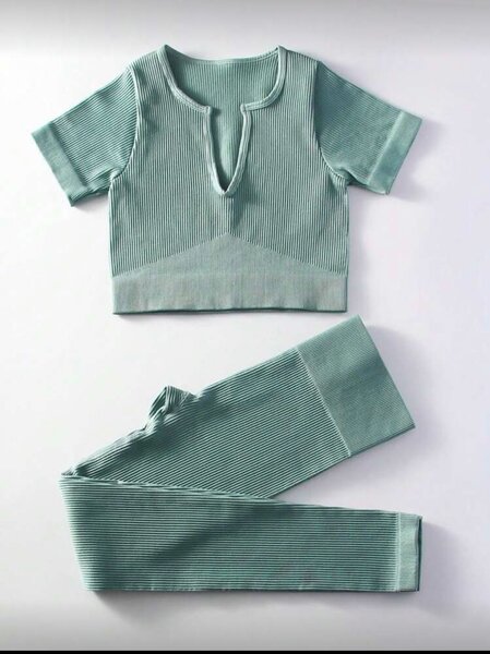 Ensemble de sport femme