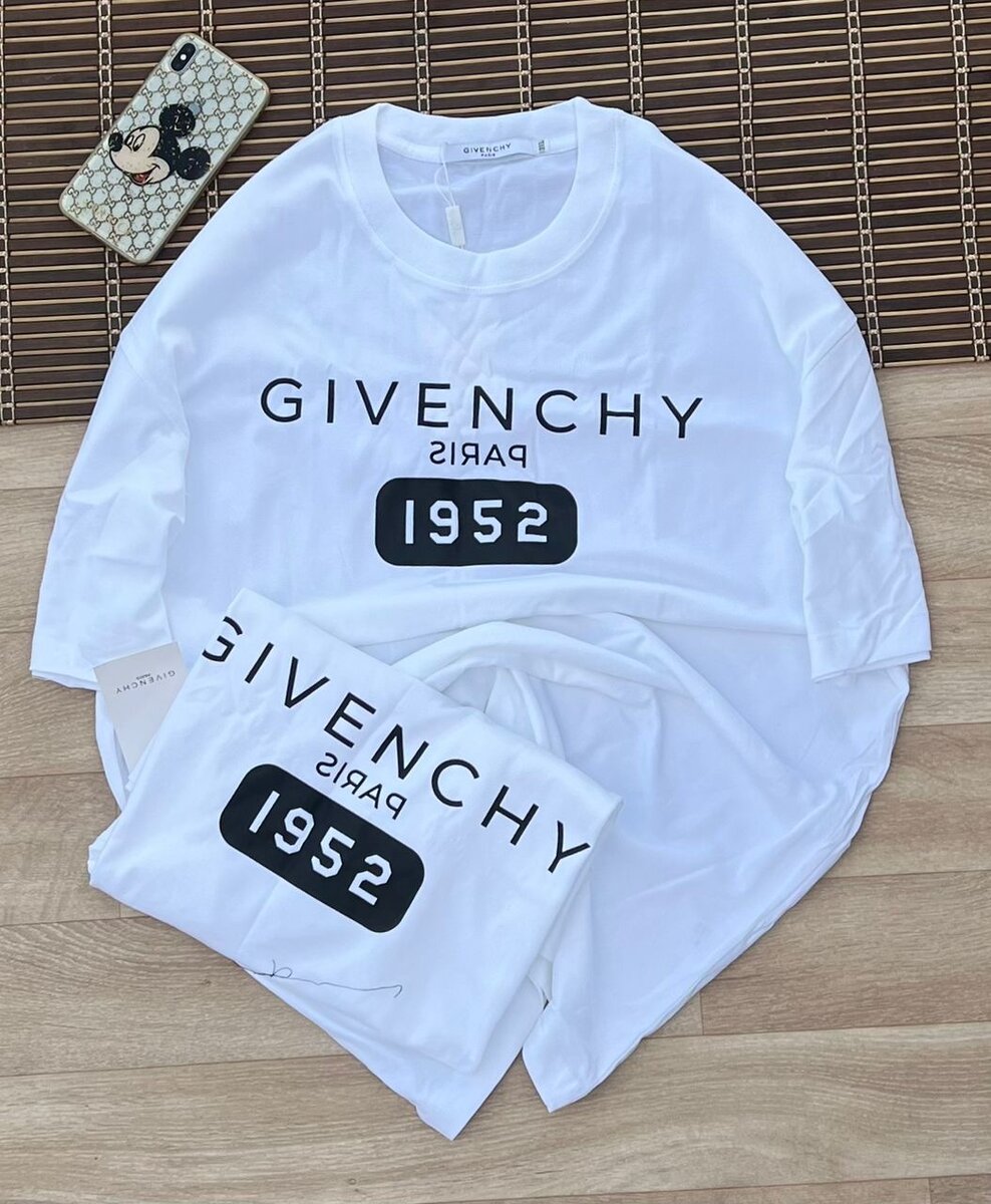 T-shirts Givenchy Paris 1952