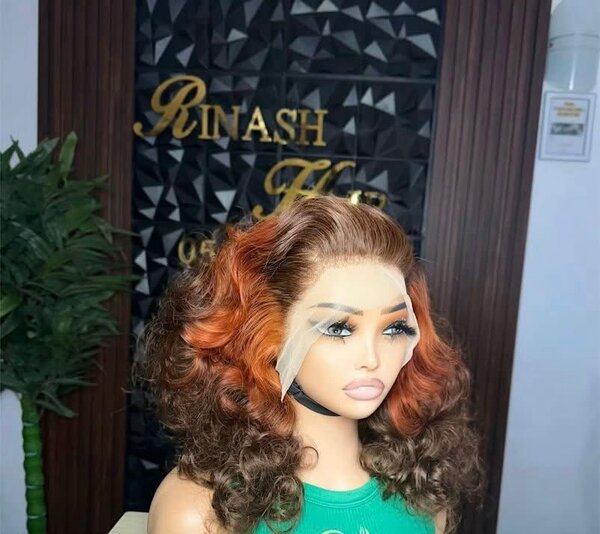 Perruque en dentelle bouclée