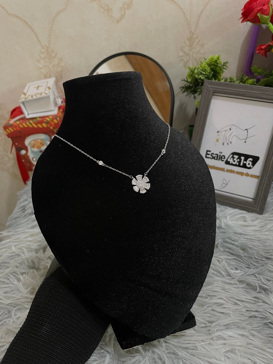 Collier Pendentif Éclatant