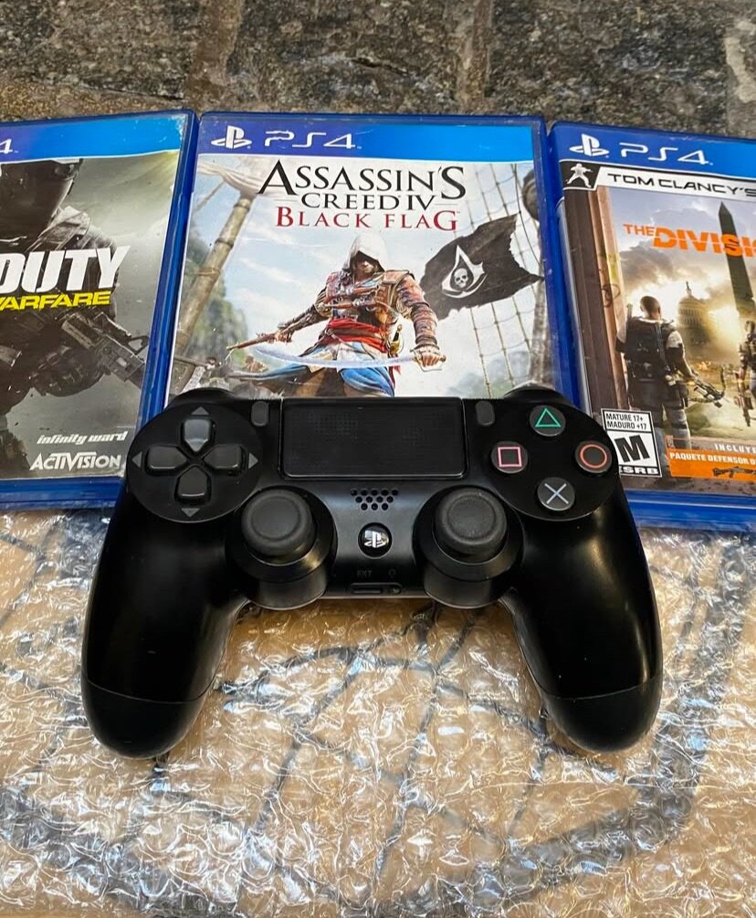 Playstation 4 with 3 controllers