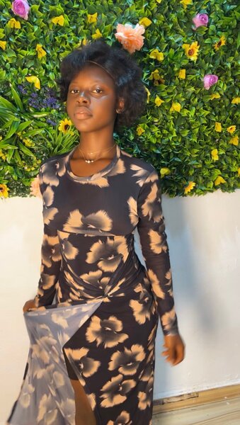 Robe moulante à motifs floraux