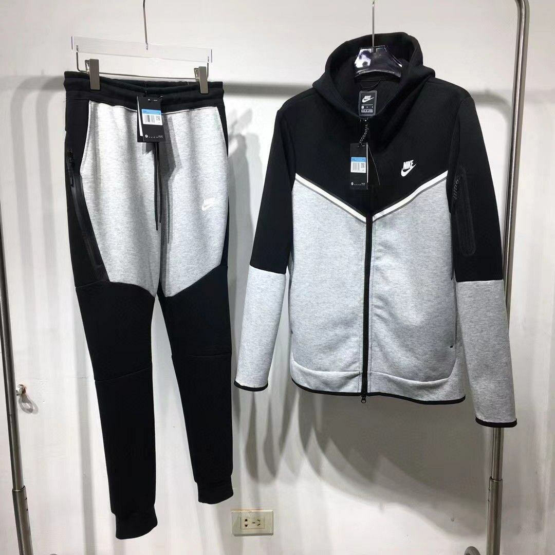 UNISEX NIKE TRACKSUIT
