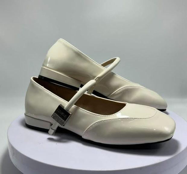 Легкая и удобная балетка с плоской подошвой и округлым носком, которая идеально подходит для повседневной носки.🤩