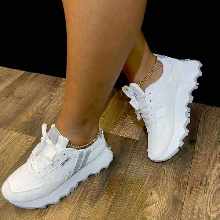 Ladies sneakers
