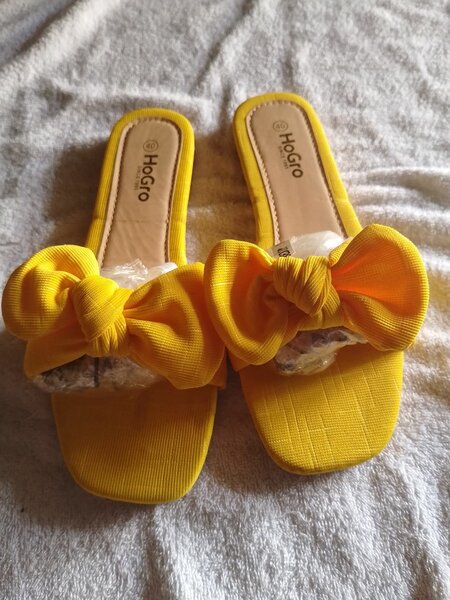 Sandales jaunes élégantes