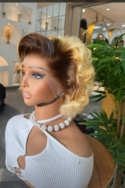 Perruque Courte Ondulée