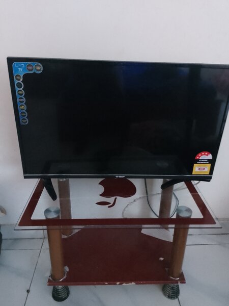 TV led 32''avec sa table basse