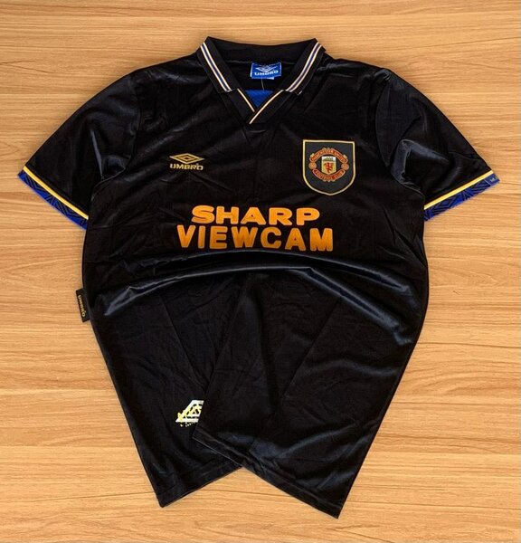 MANCHESTER UNITED RETRO JERSEY