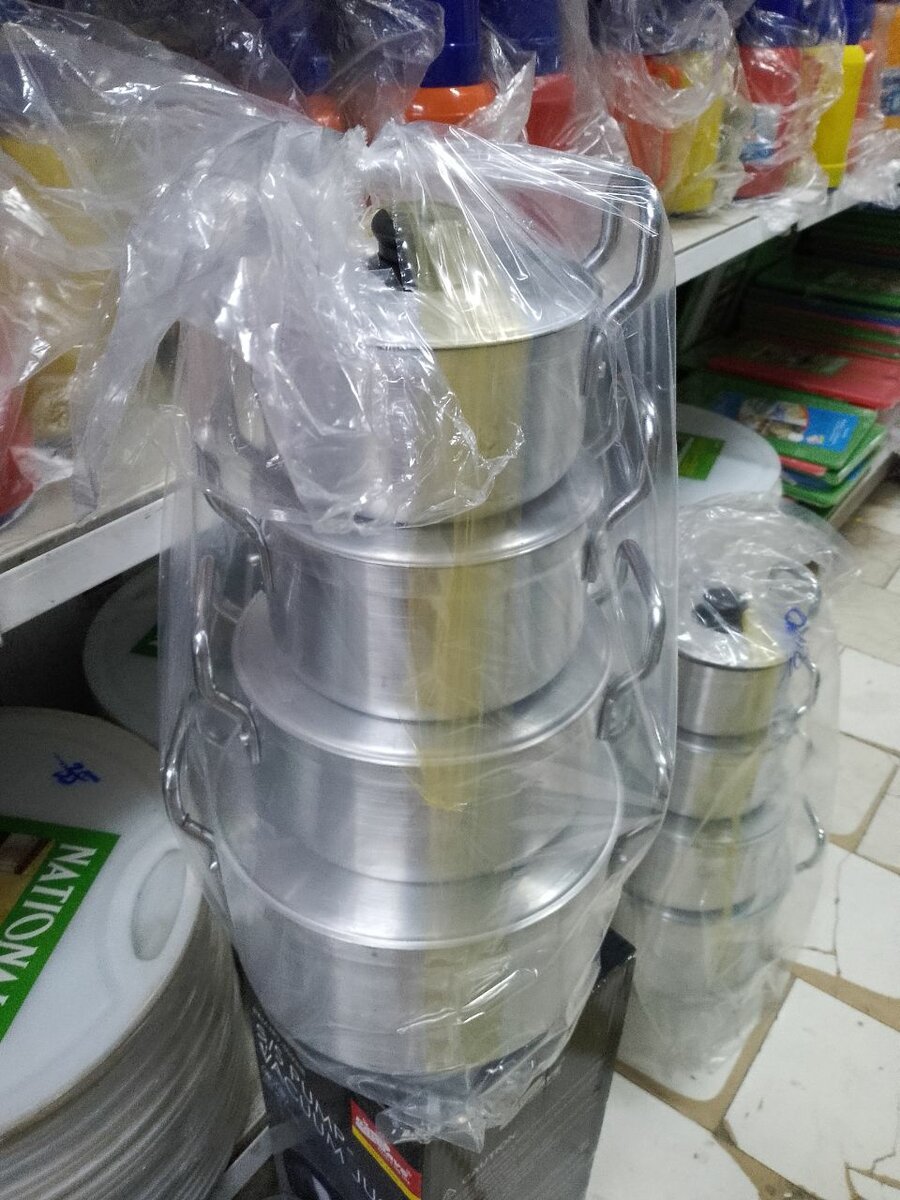 Casseroles empilables en aluminium