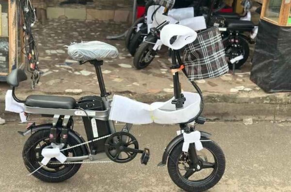 Vélo électrique pliable compact