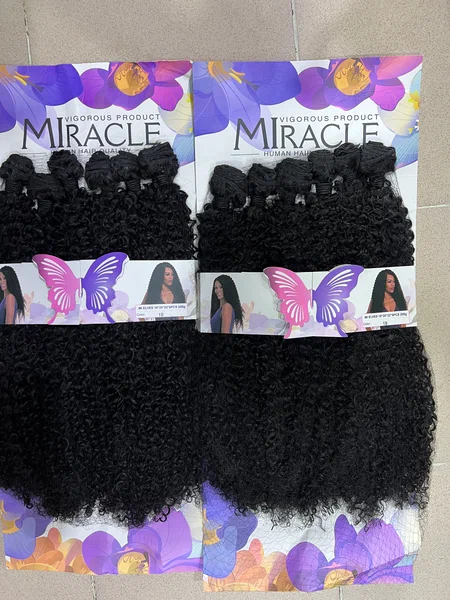 Cheveux naturels bouclés Premium