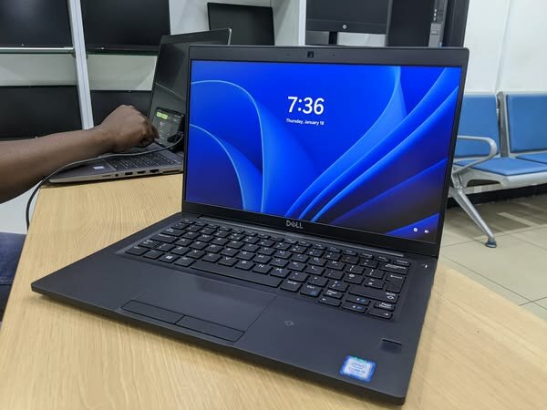 Neat DELL Latitude 7390 7th Generation 