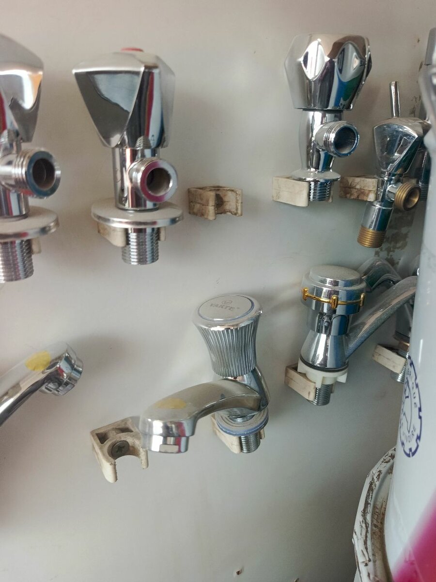 Robinet de salle de bain chromé