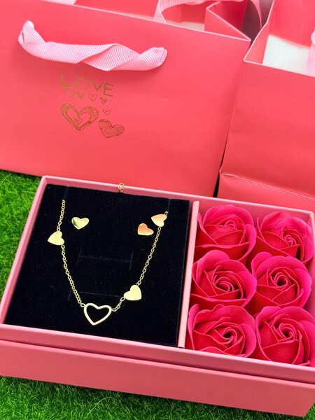 Ensemble Collier et Boucles d'Oreilles en Forme de Coeur