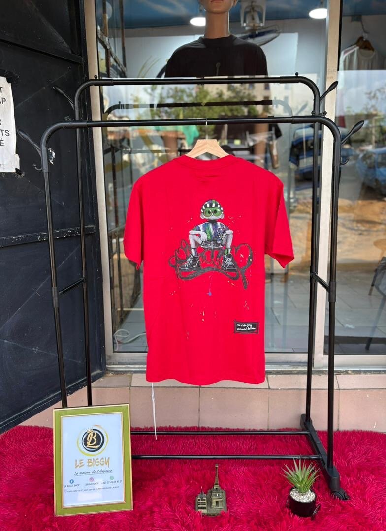 T-shirt rouge à motif urbain