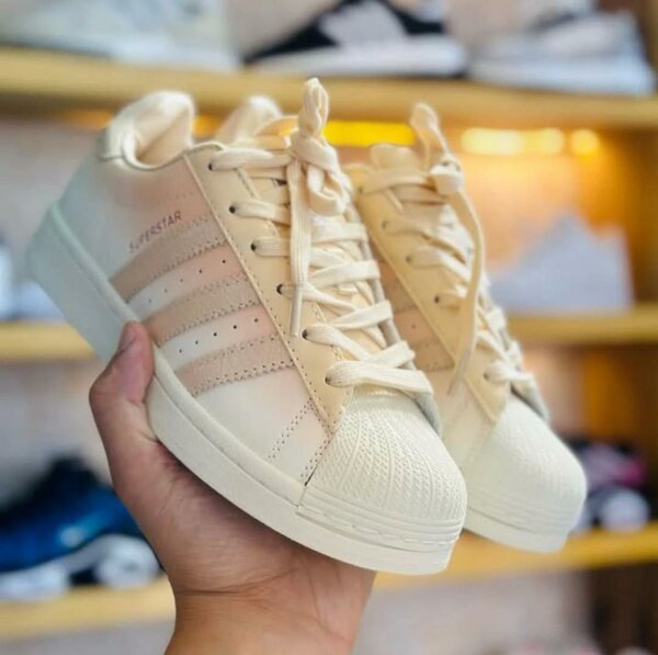 Baskets en Cuir Blancs Étoilés